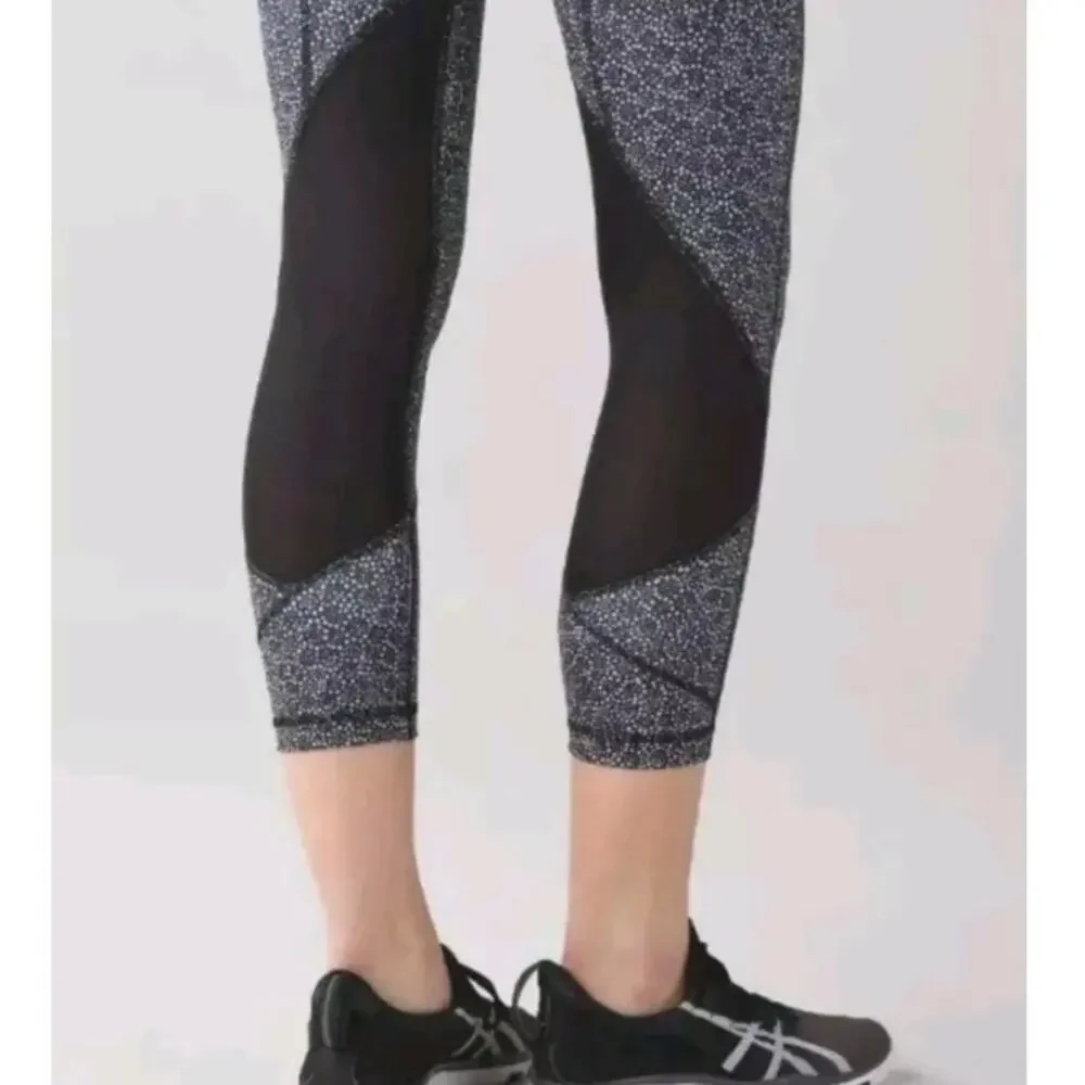 Lululemon Pace Rival Crop Freckle Flower Black‎ and White Print 22